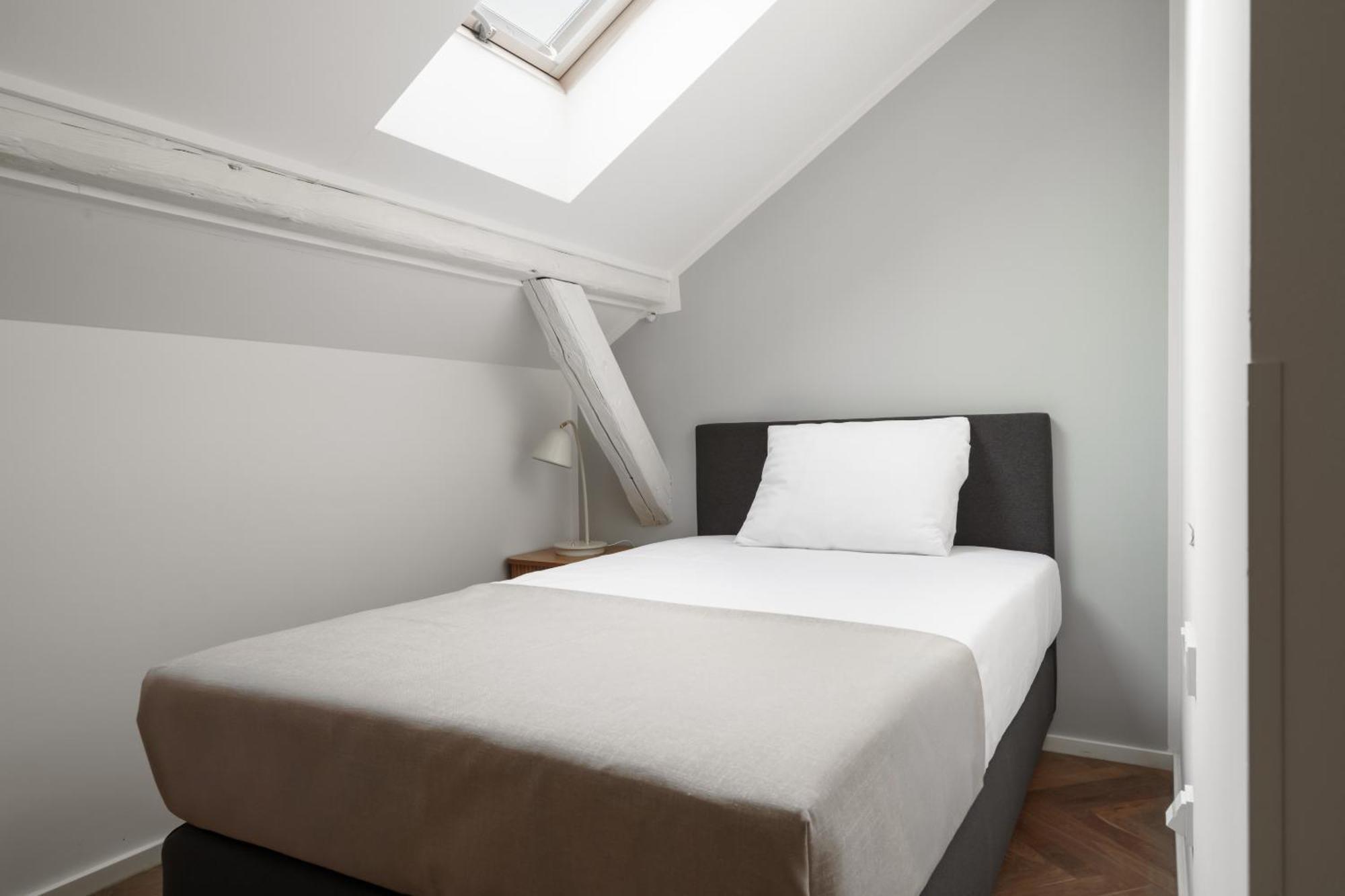 Limehome Prague Halkova Bilik gambar