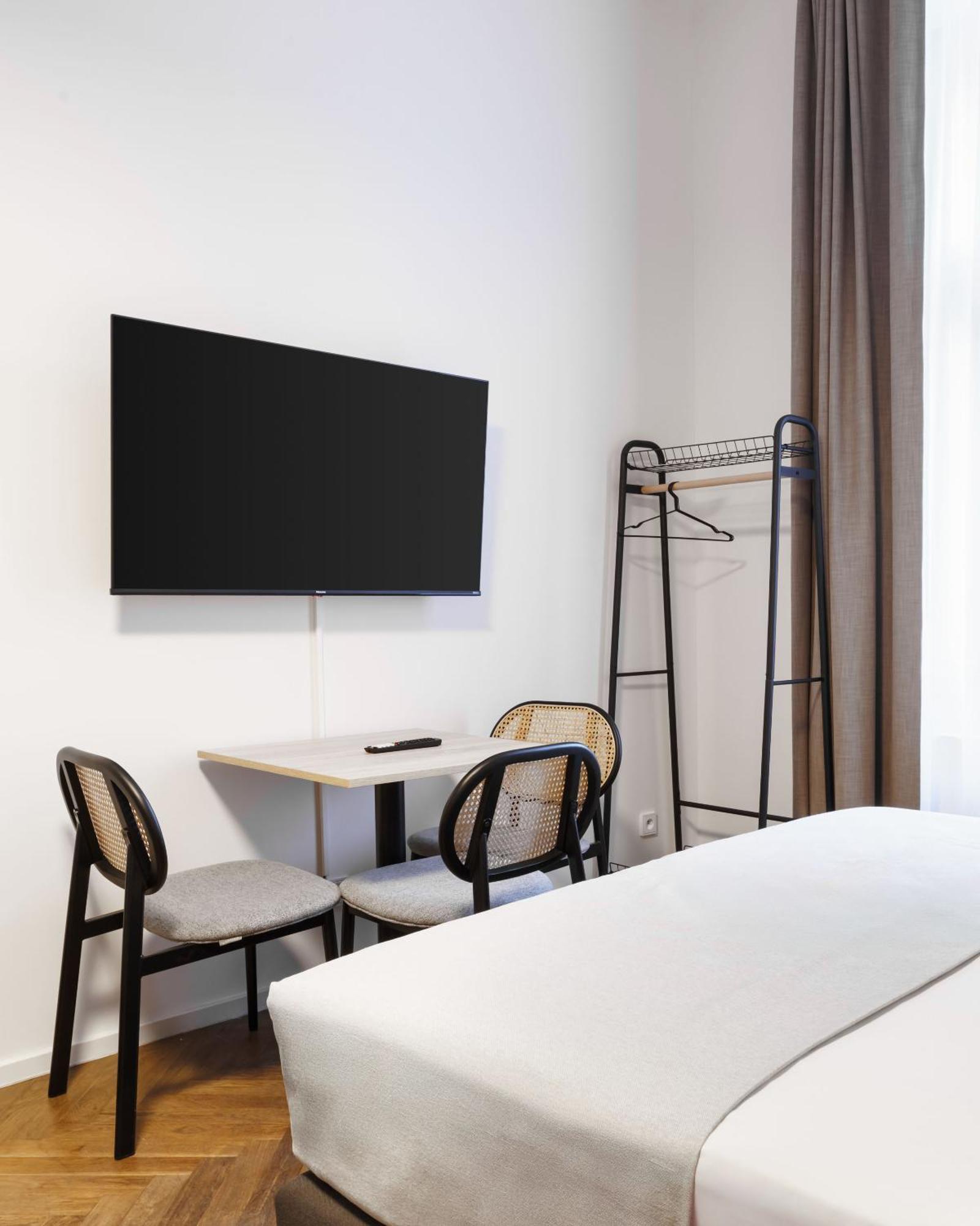 Limehome Prague Halkova Bilik gambar